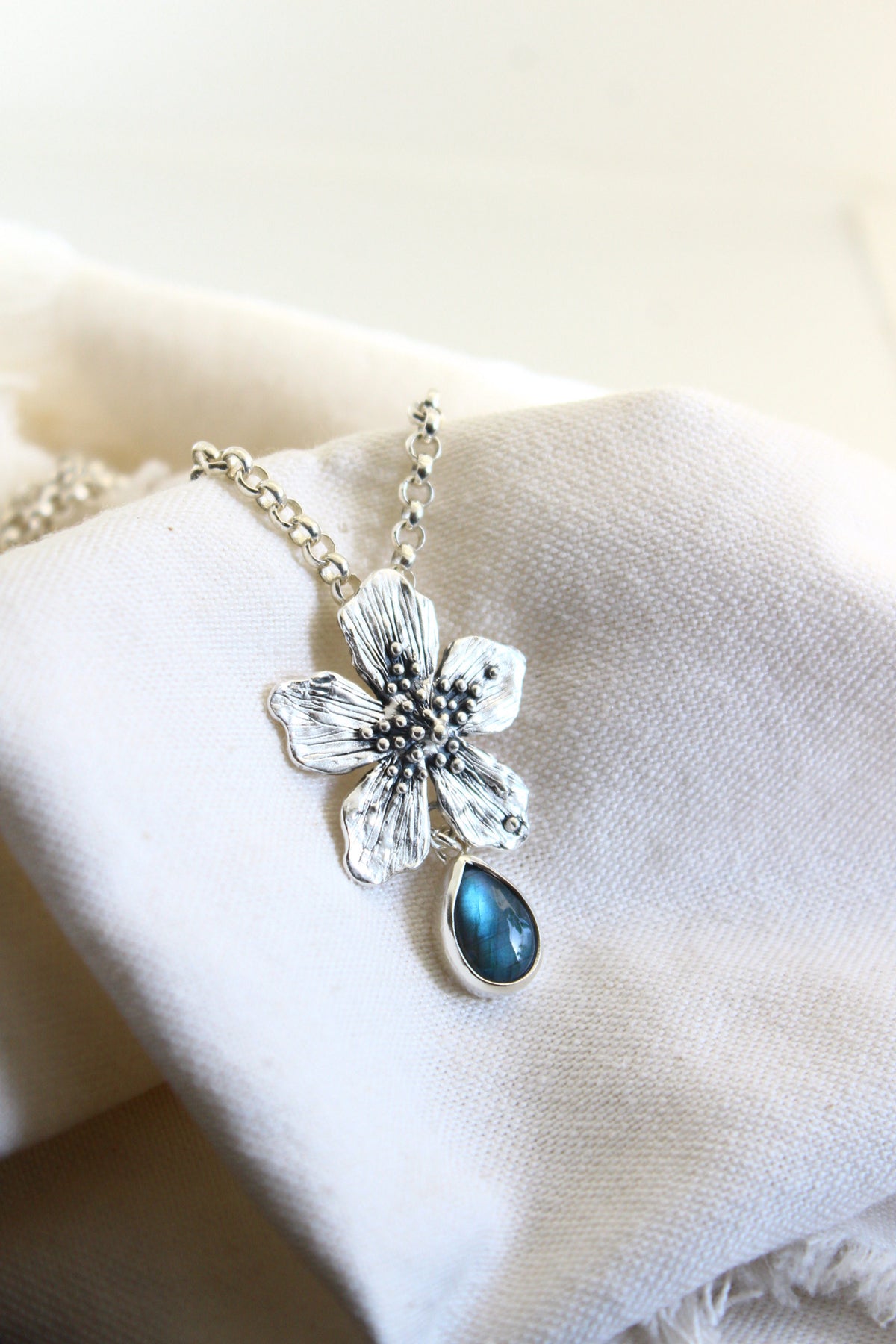 Collar flor florece labradorita