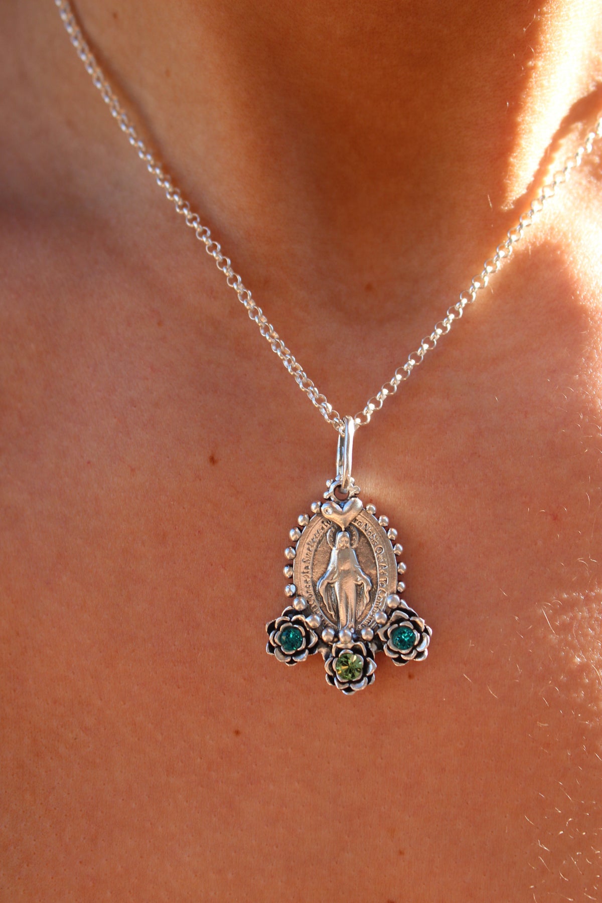 Collar virgen de los milagros #15