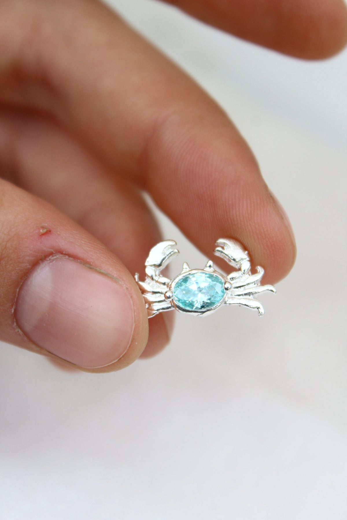 Collar crab Frosty mint oval