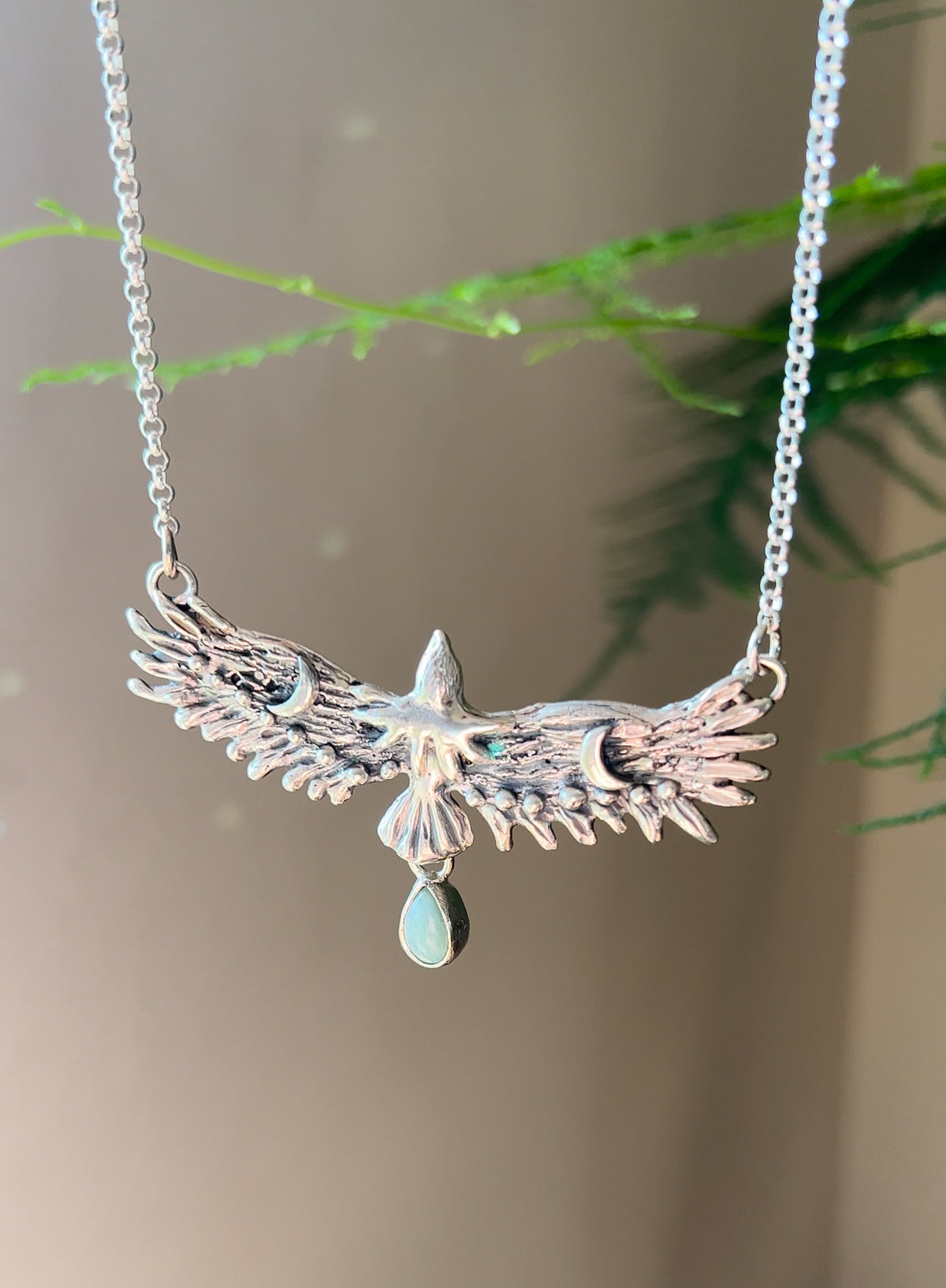 Collar águila guía