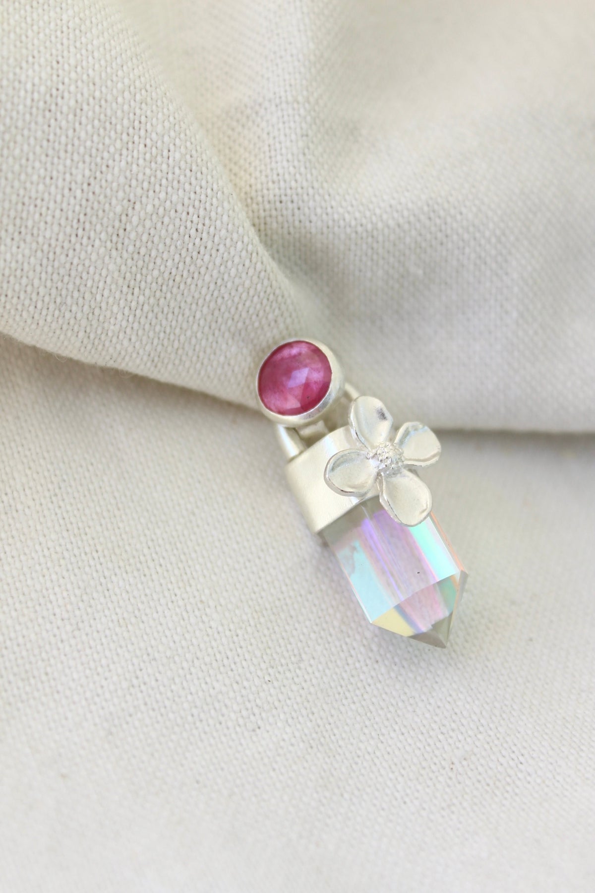 Amuleto flor raíz de rubí