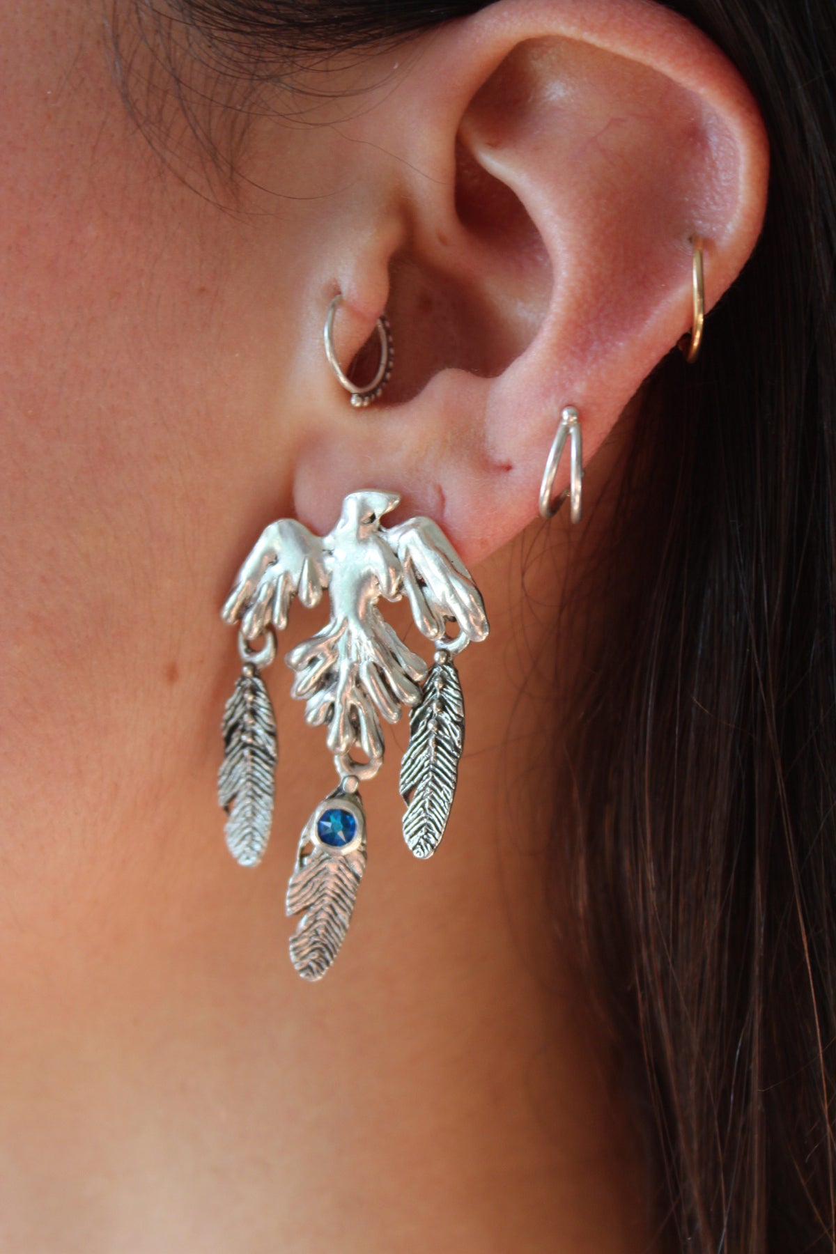 Aros águila plumas cristal azul