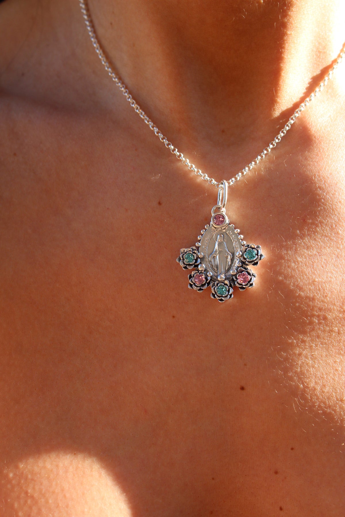 Collar virgen de los milagros #14