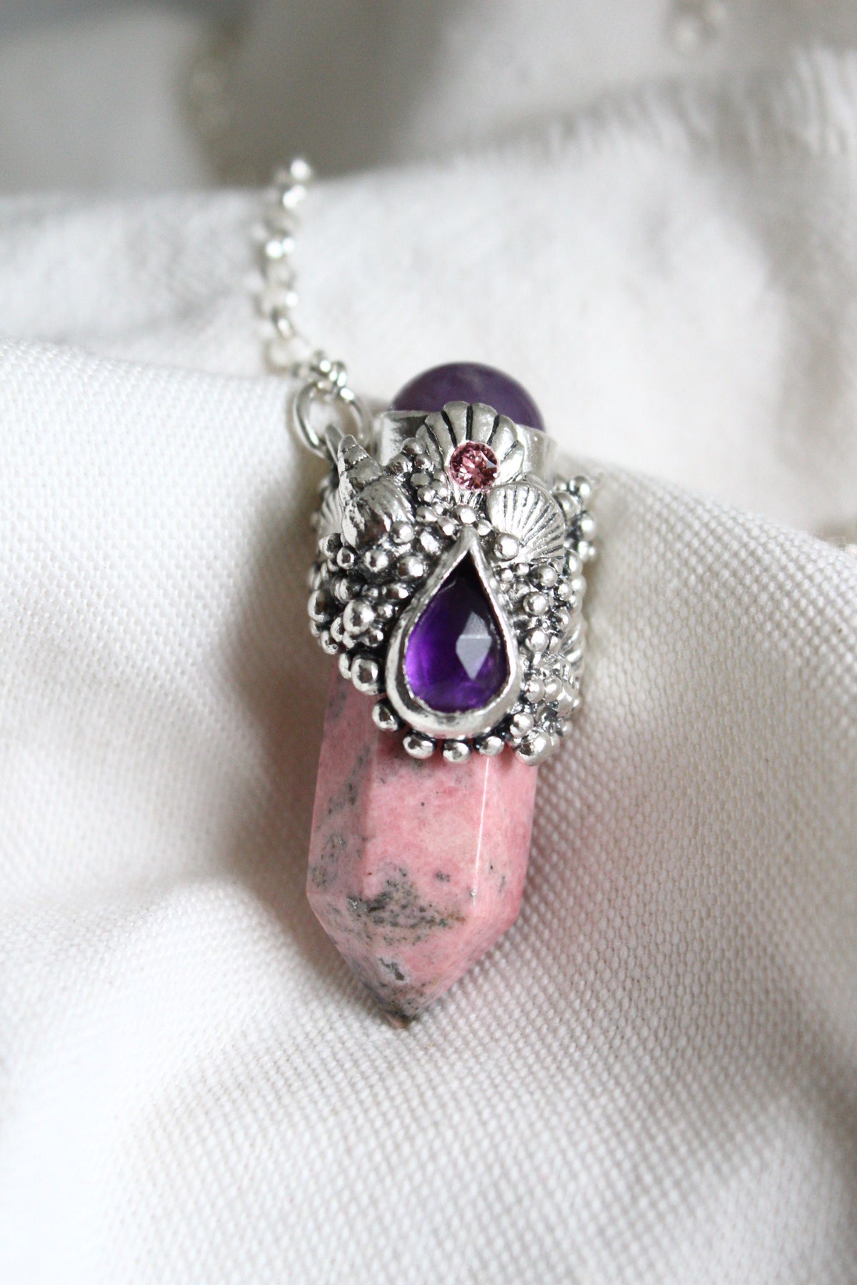 Amuleto rodonita amatista