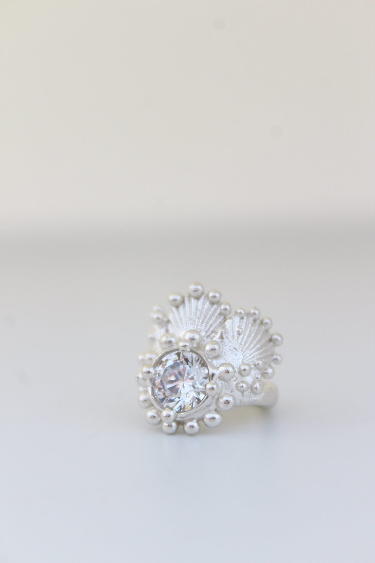 Aro Ear cuff triple concha cristal blanco (izquierdo)