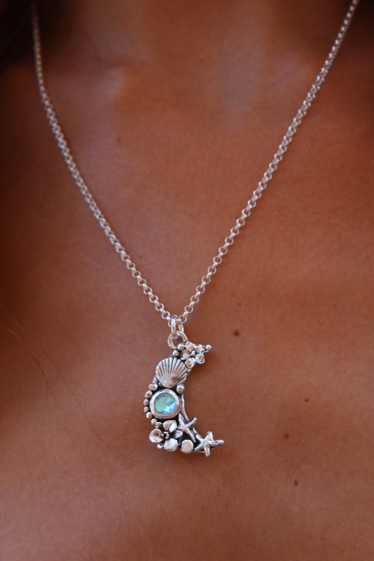 Collar luna di Atlantis “M” cuarzo místico