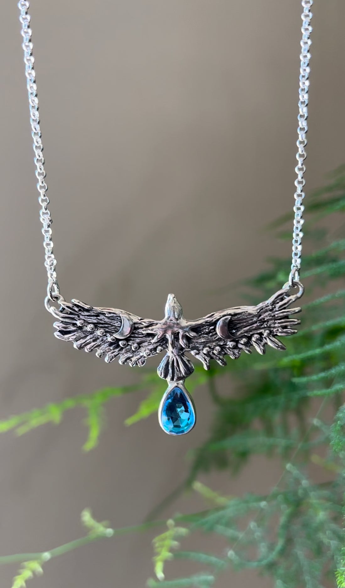 Collar águila mística