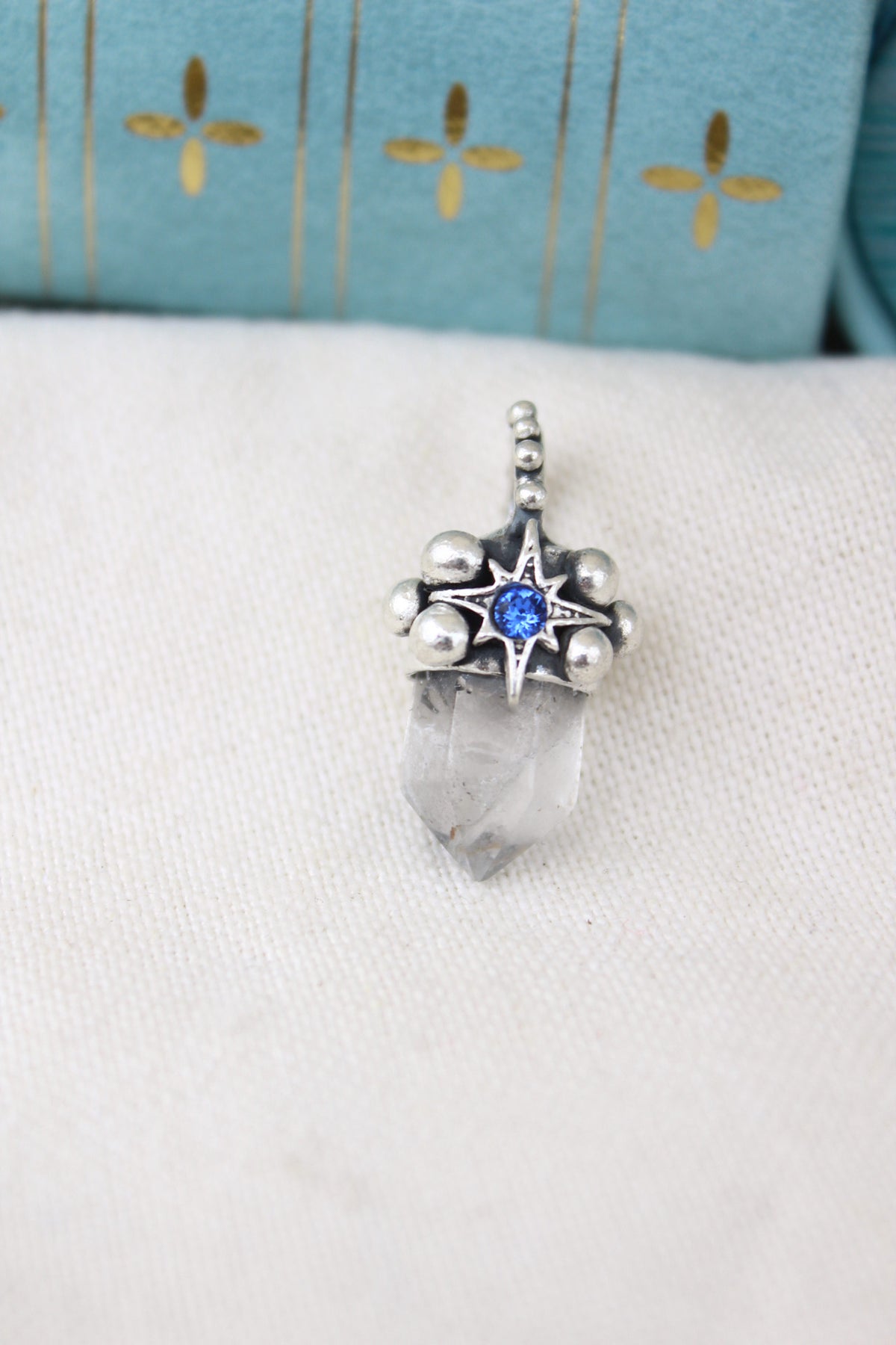 Amuleto petit cuarzo cristal Lucero azul