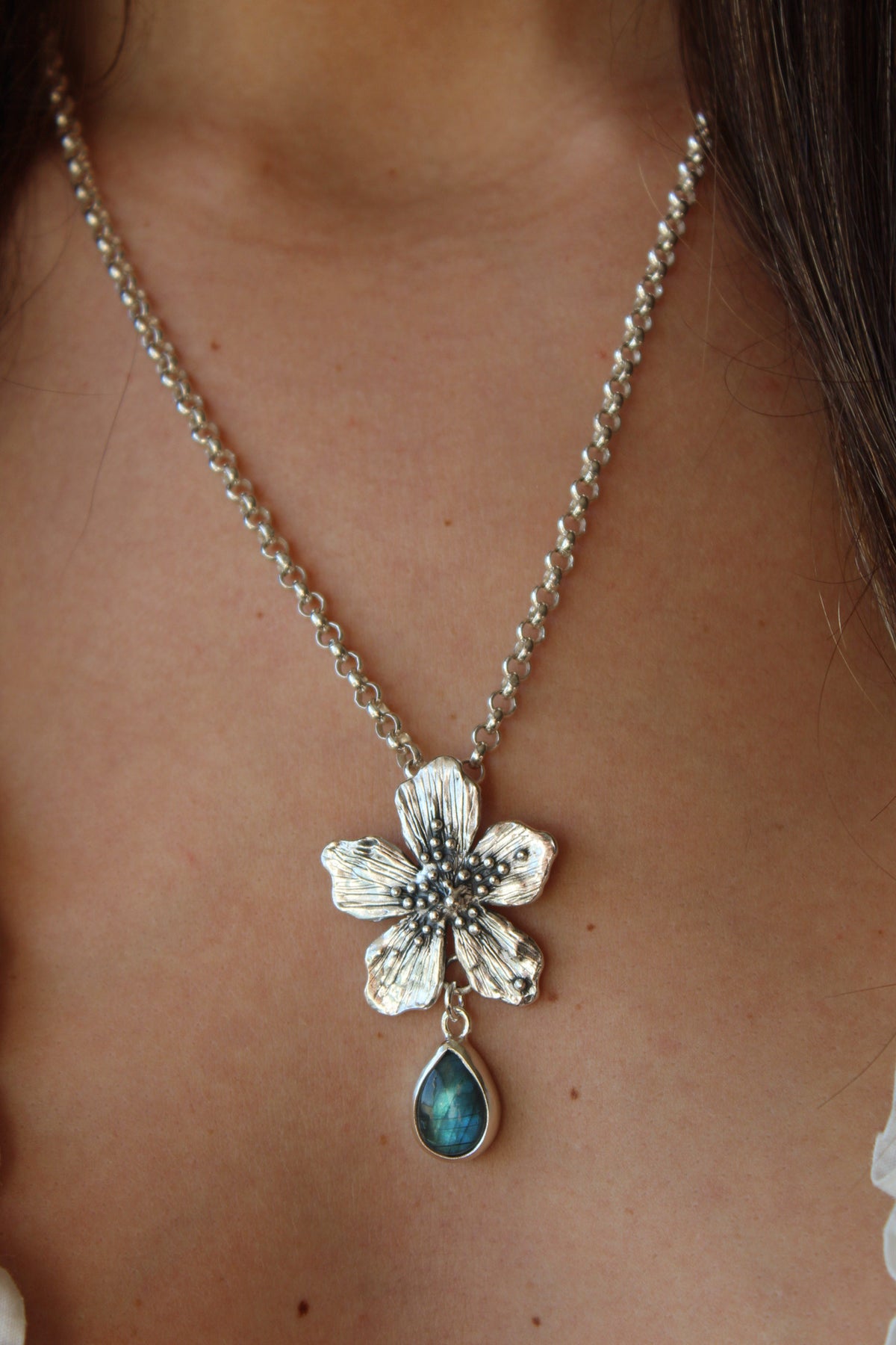 Collar flor florece labradorita