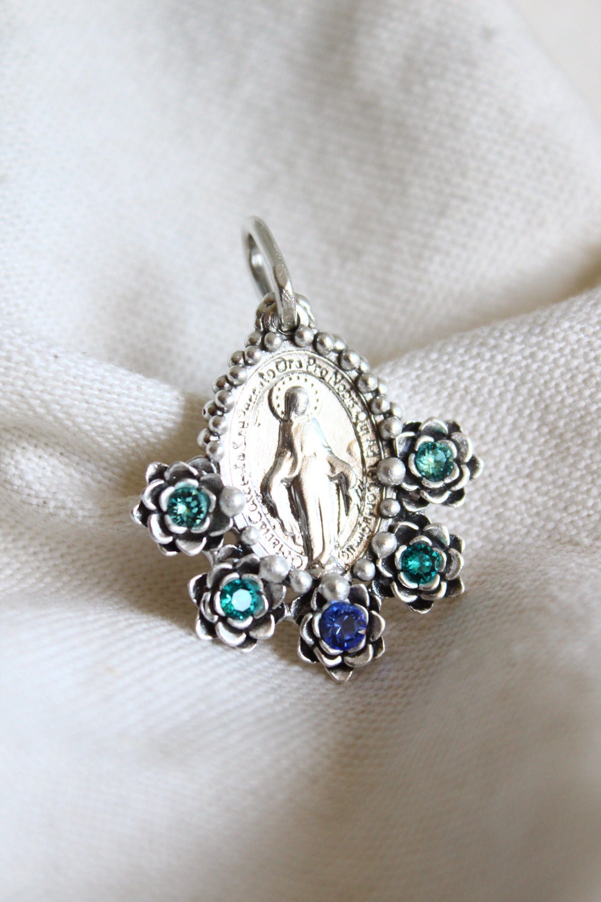 Collar Virgen de los milagros M #1