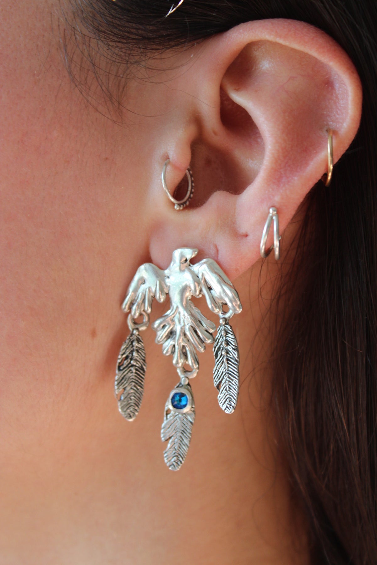 Aros águila plumas cristal azul