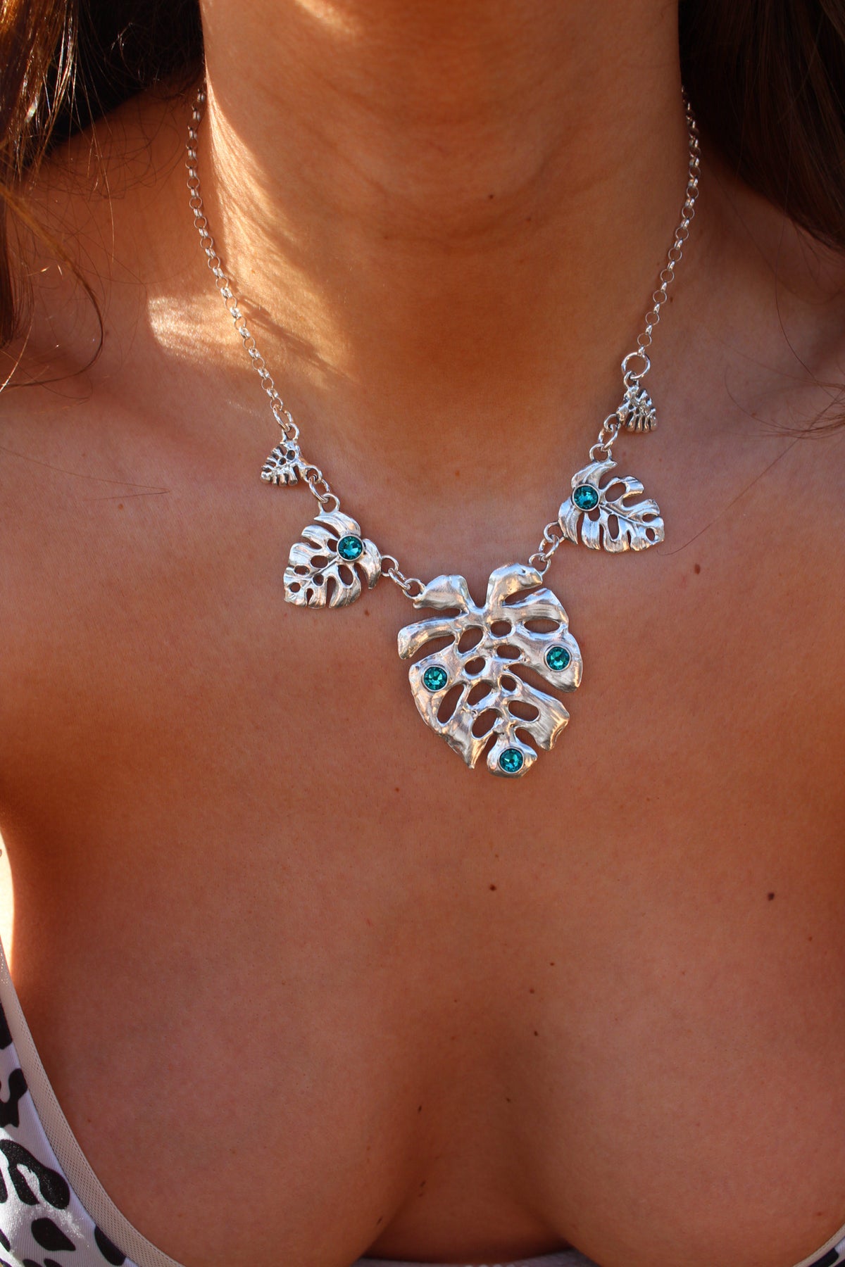 Collar reina monstera