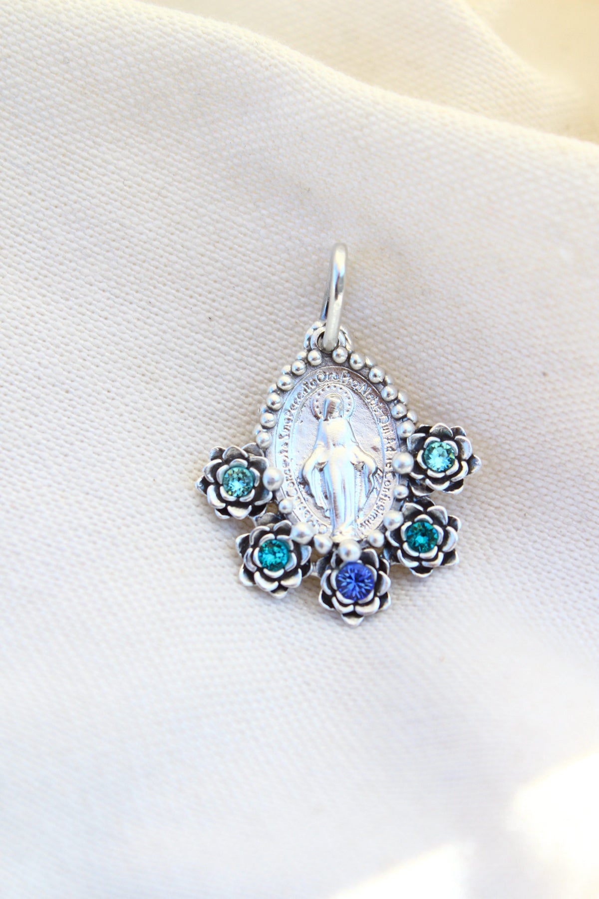Collar Virgen de los milagros M #1