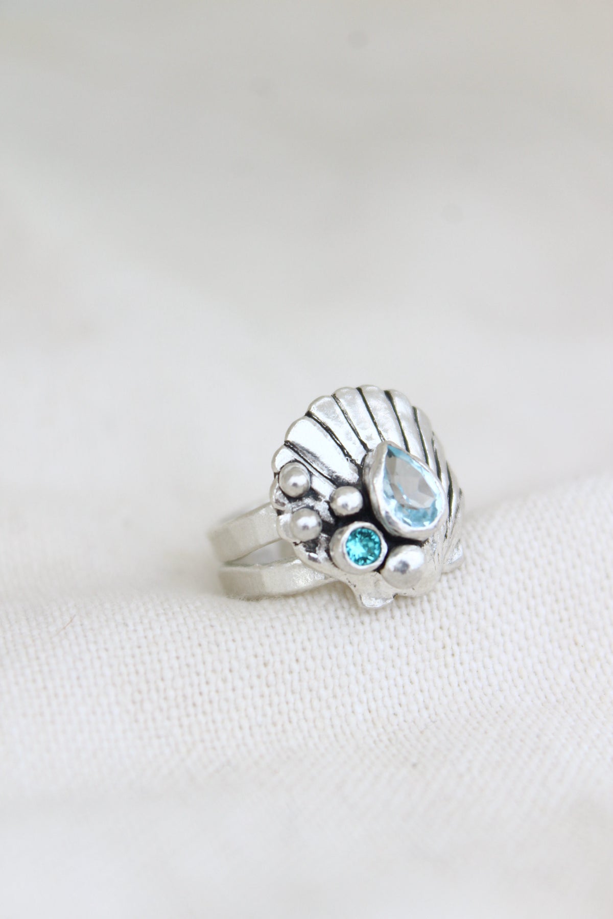 Anillo concha aguamarina