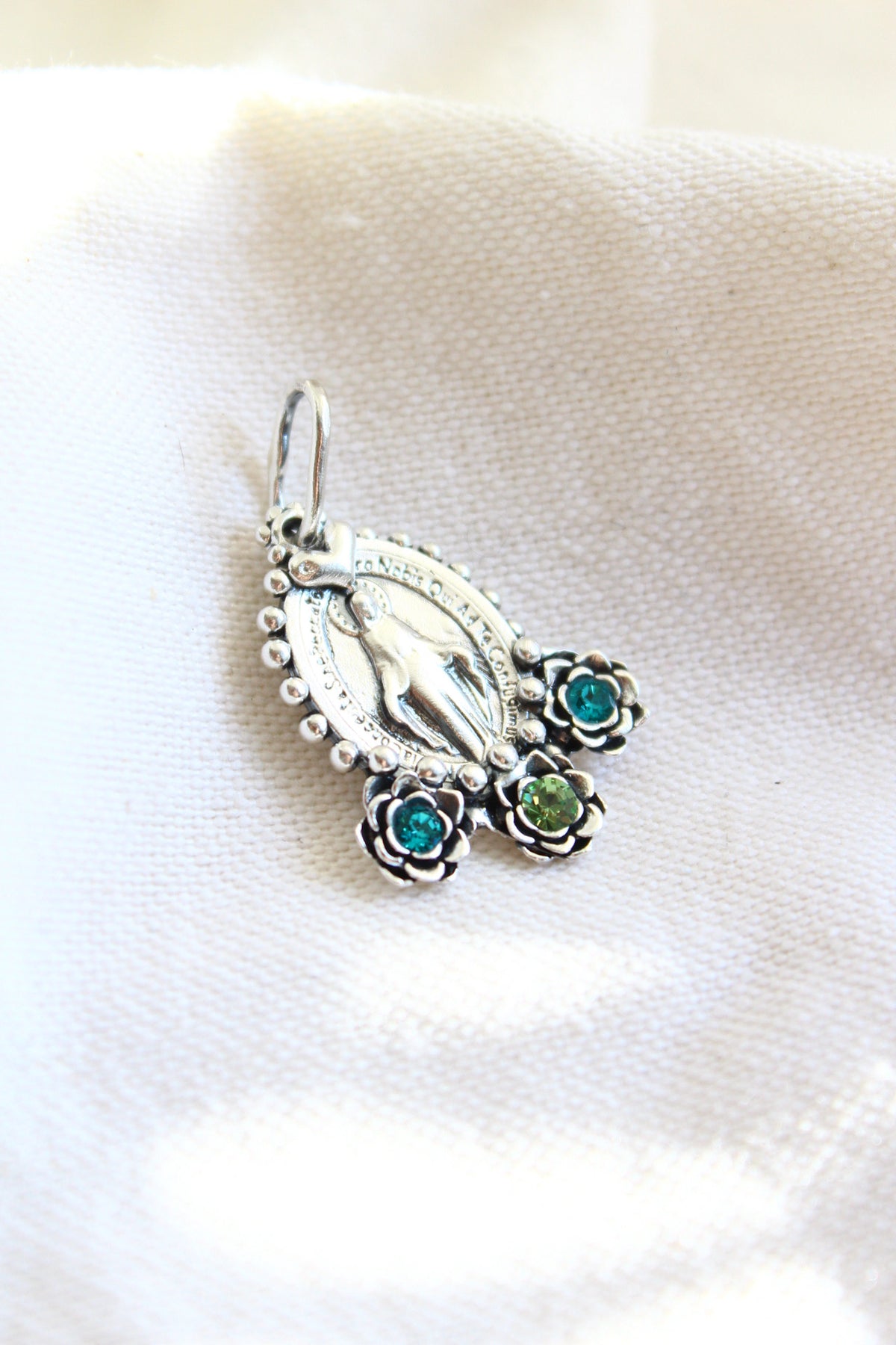 Collar virgen de los milagros #15