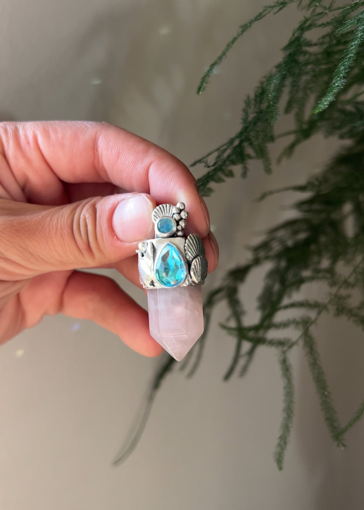 Amuleto manta cuarzo rosa