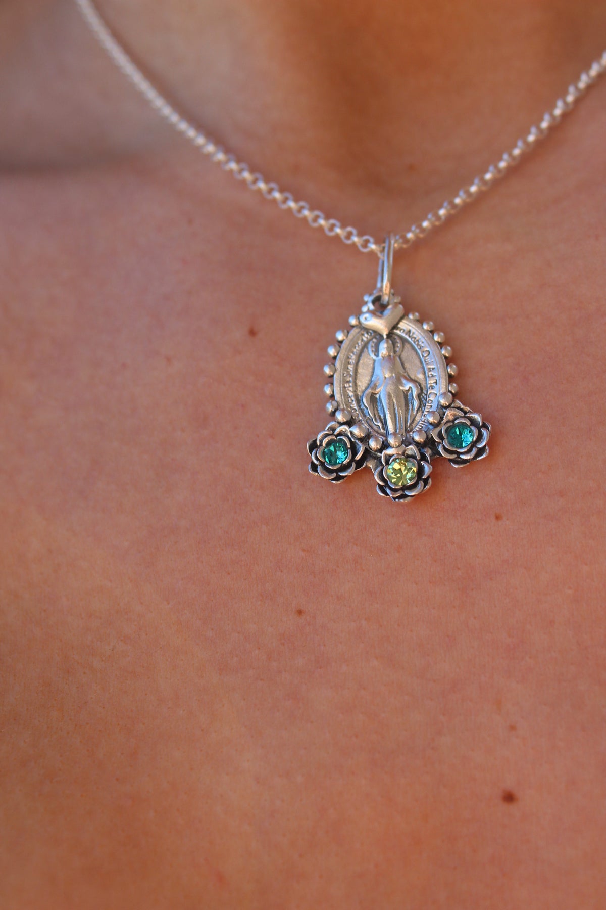 Collar virgen de los milagros #15