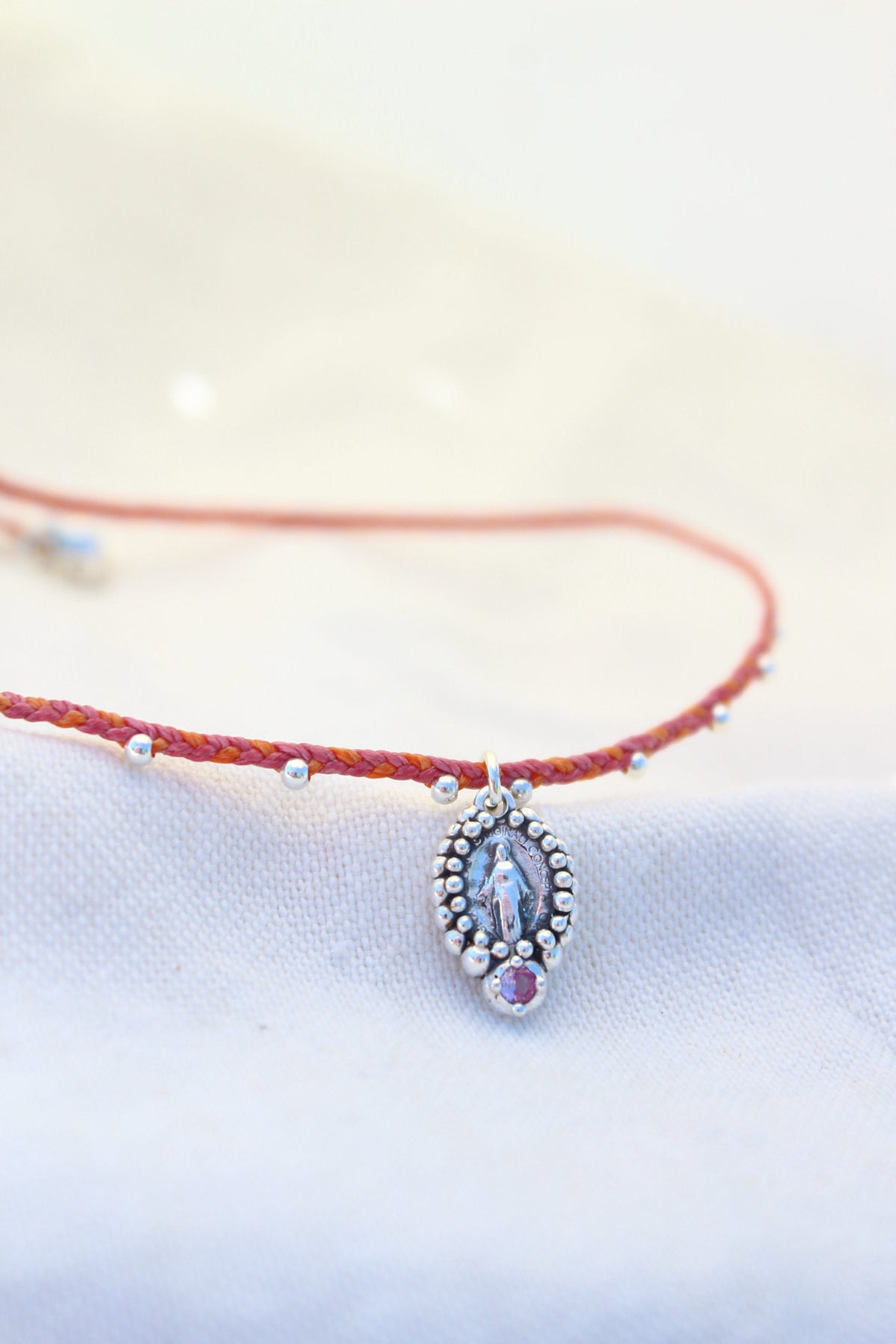 Collar virgen de los rayos naranja y rosa
