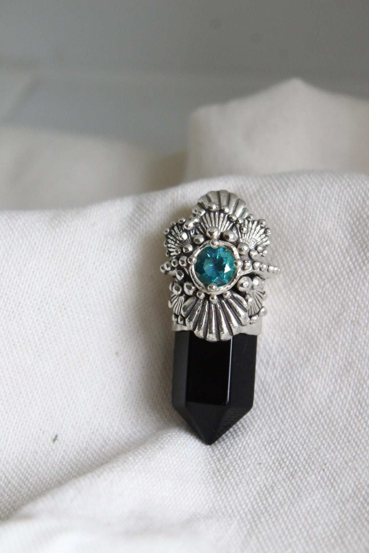 Amuleto conchas ónix negro