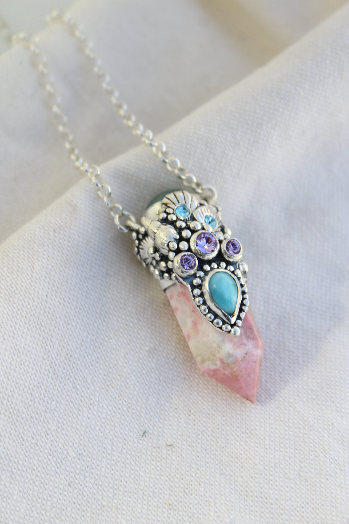 Amuleto rodonita princesa