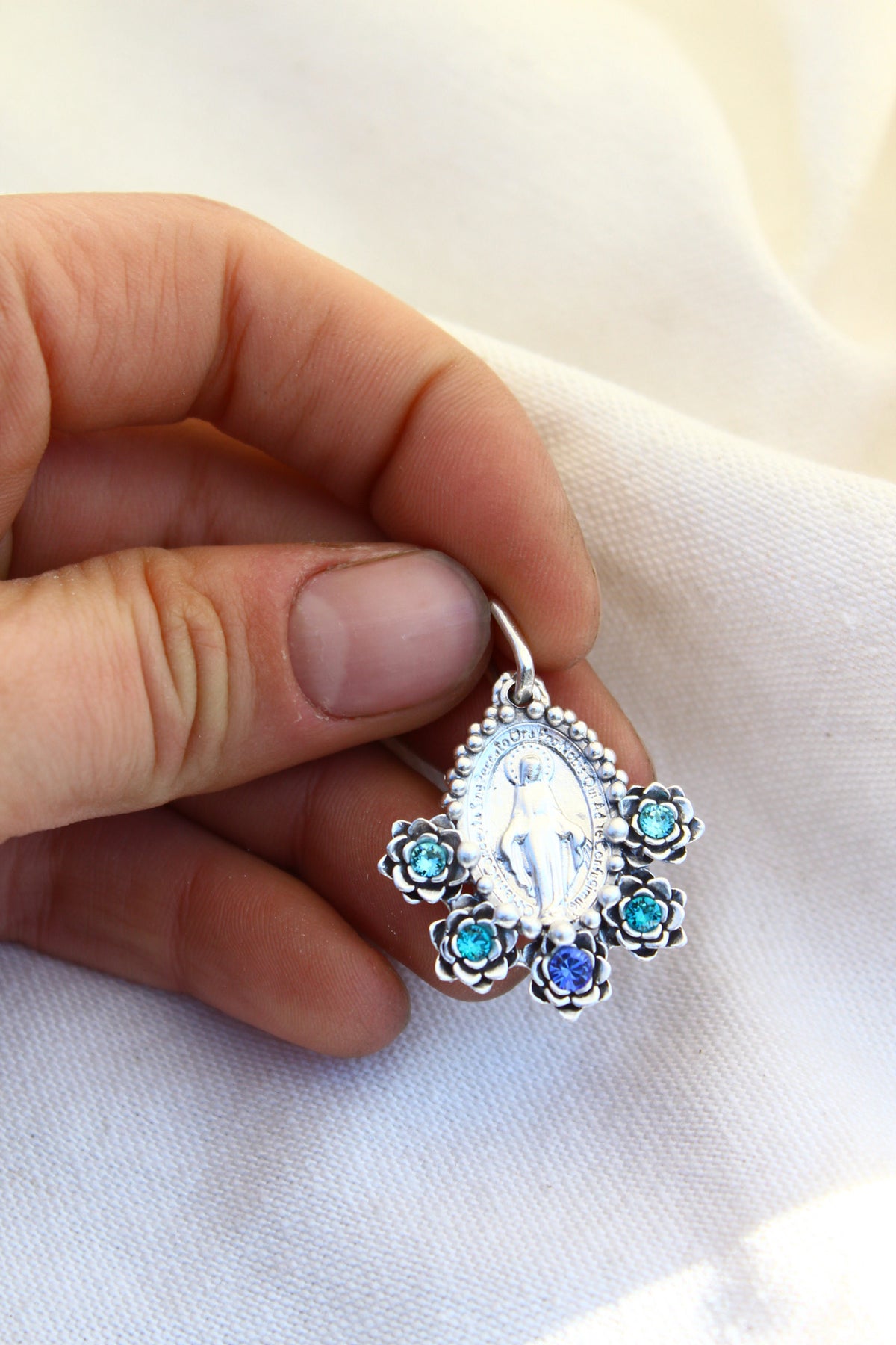 Collar Virgen de los milagros M #1
