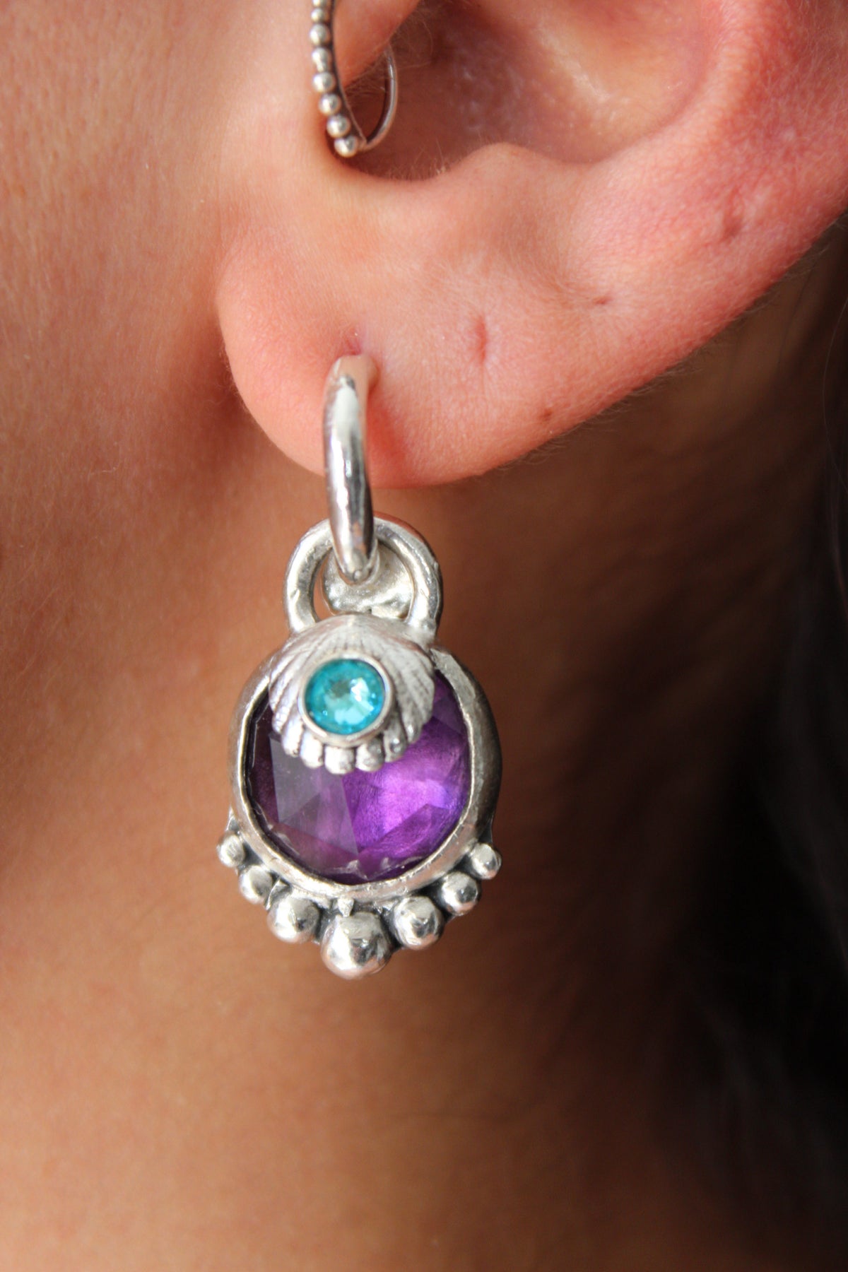 Aros piedra conchuda amatista