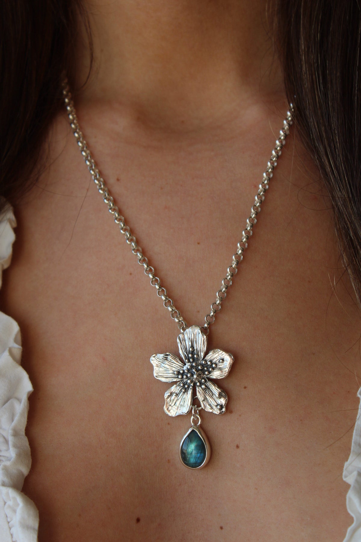 Collar flor florece labradorita