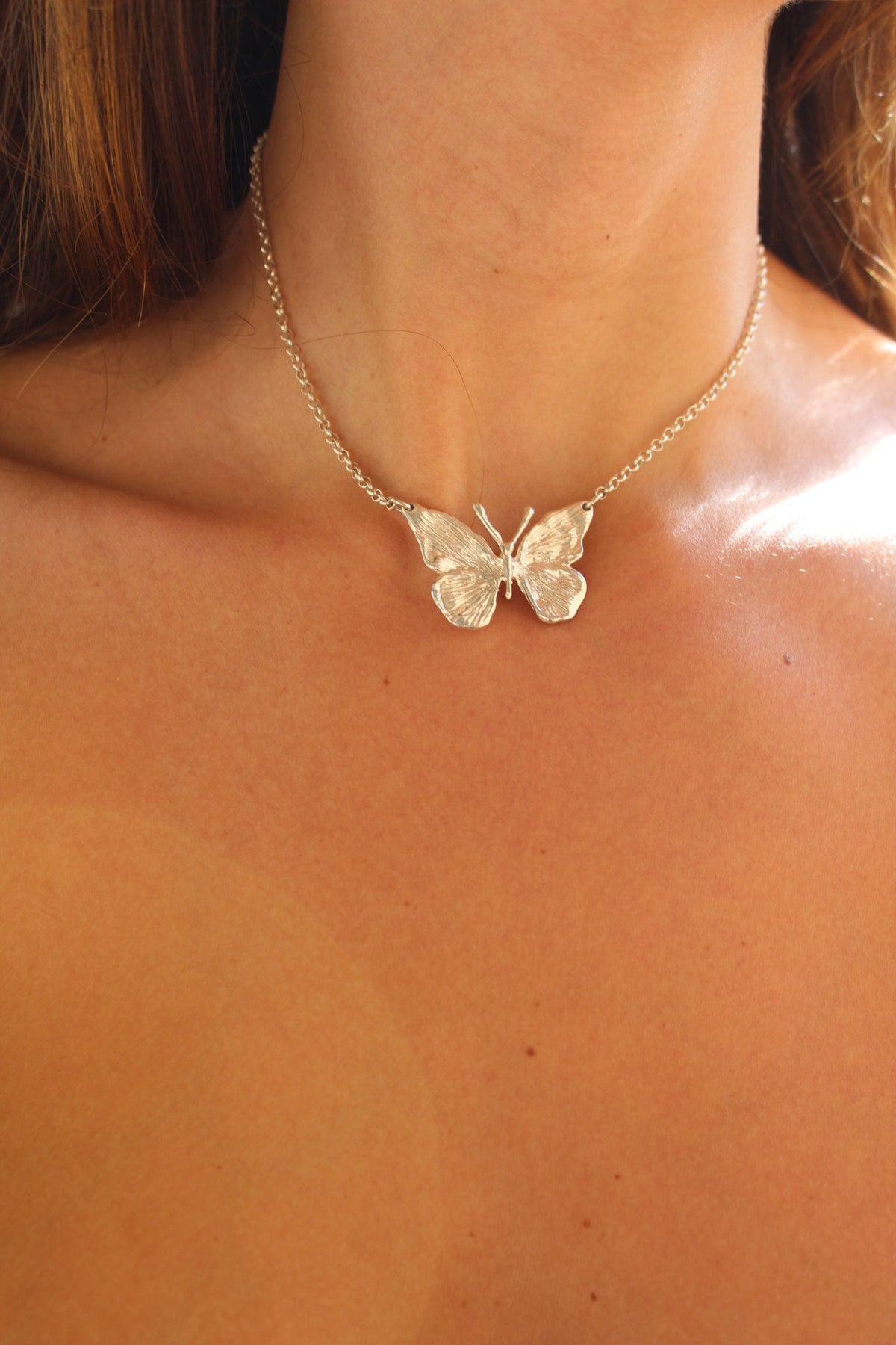 Collar mariposa L tallada