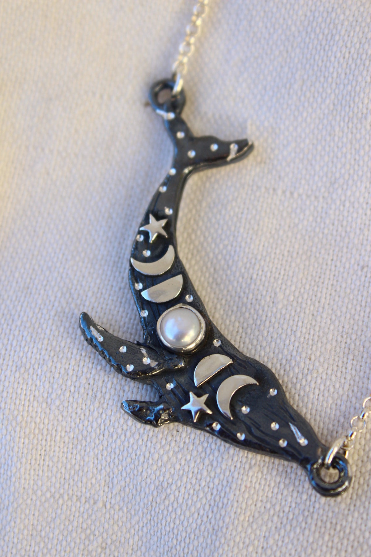 Collar Ballena noche estrellada con perla