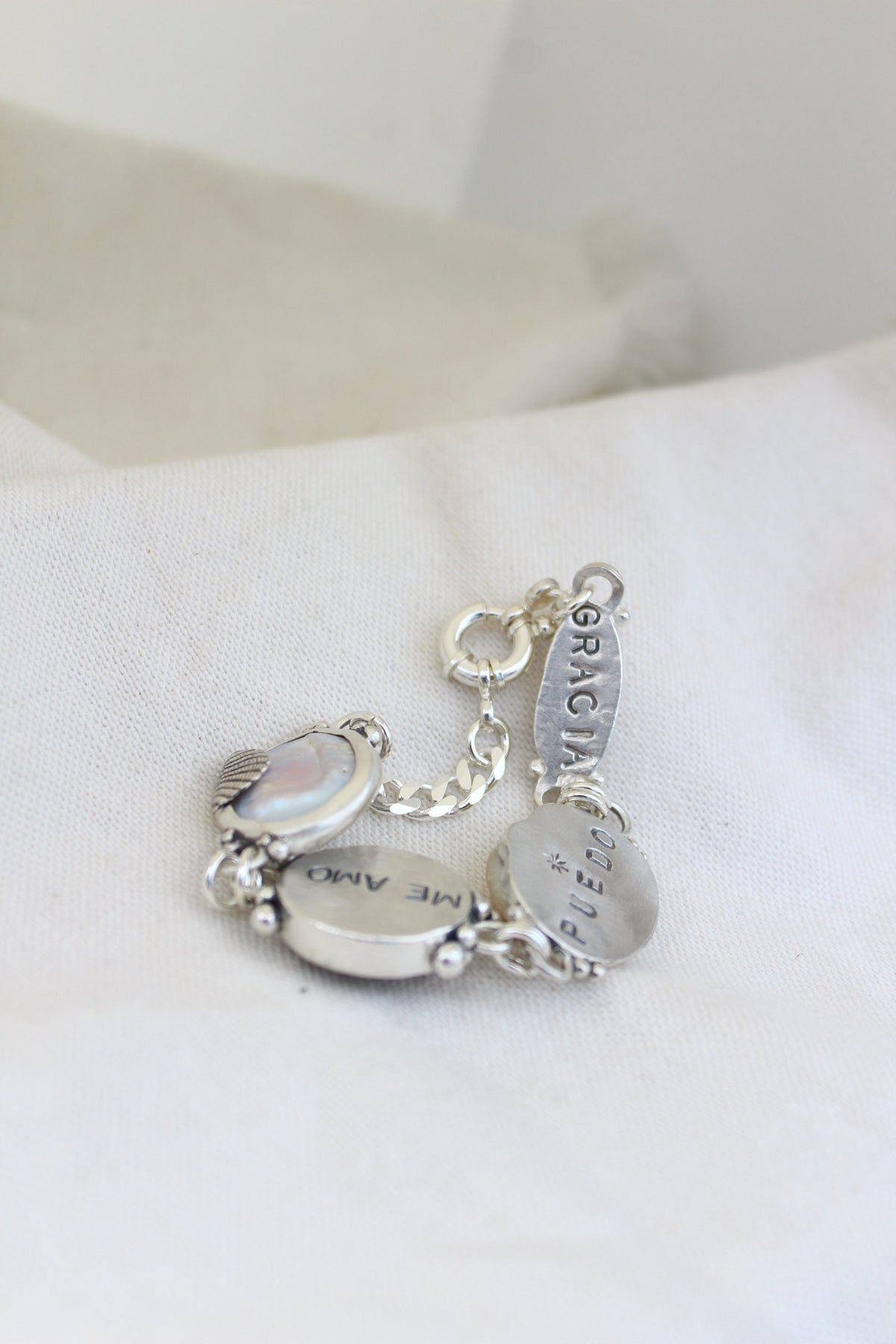 Pulsera “me amo, puedo, gracias”