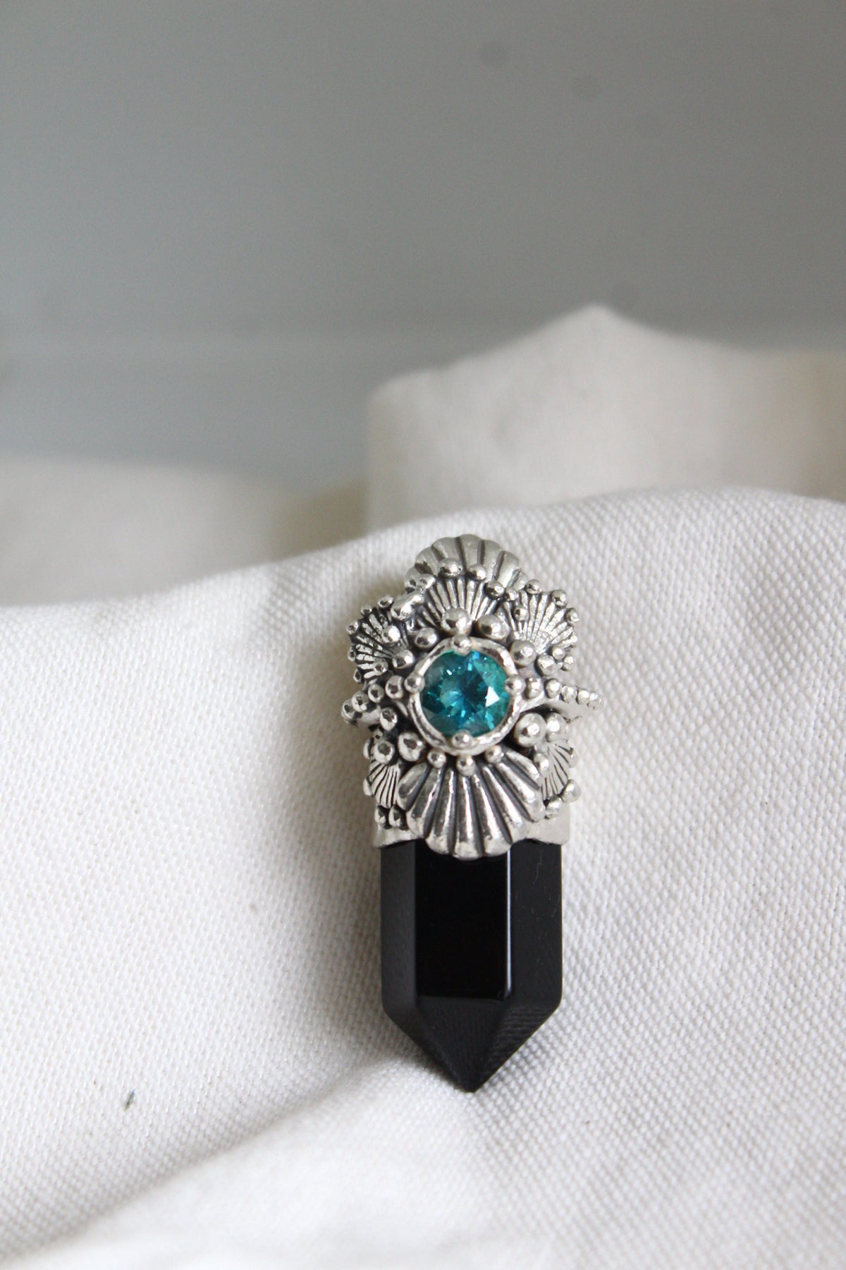 Amuleto conchas ónix negro