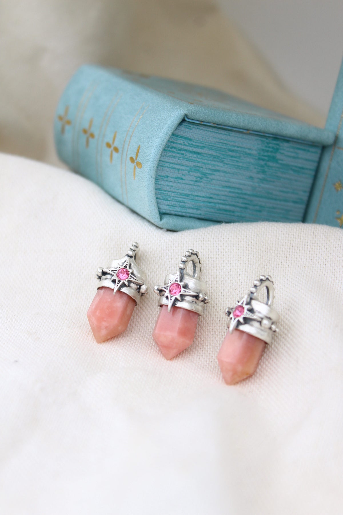 Amuleto petit ópalo rosa Lucero rosa