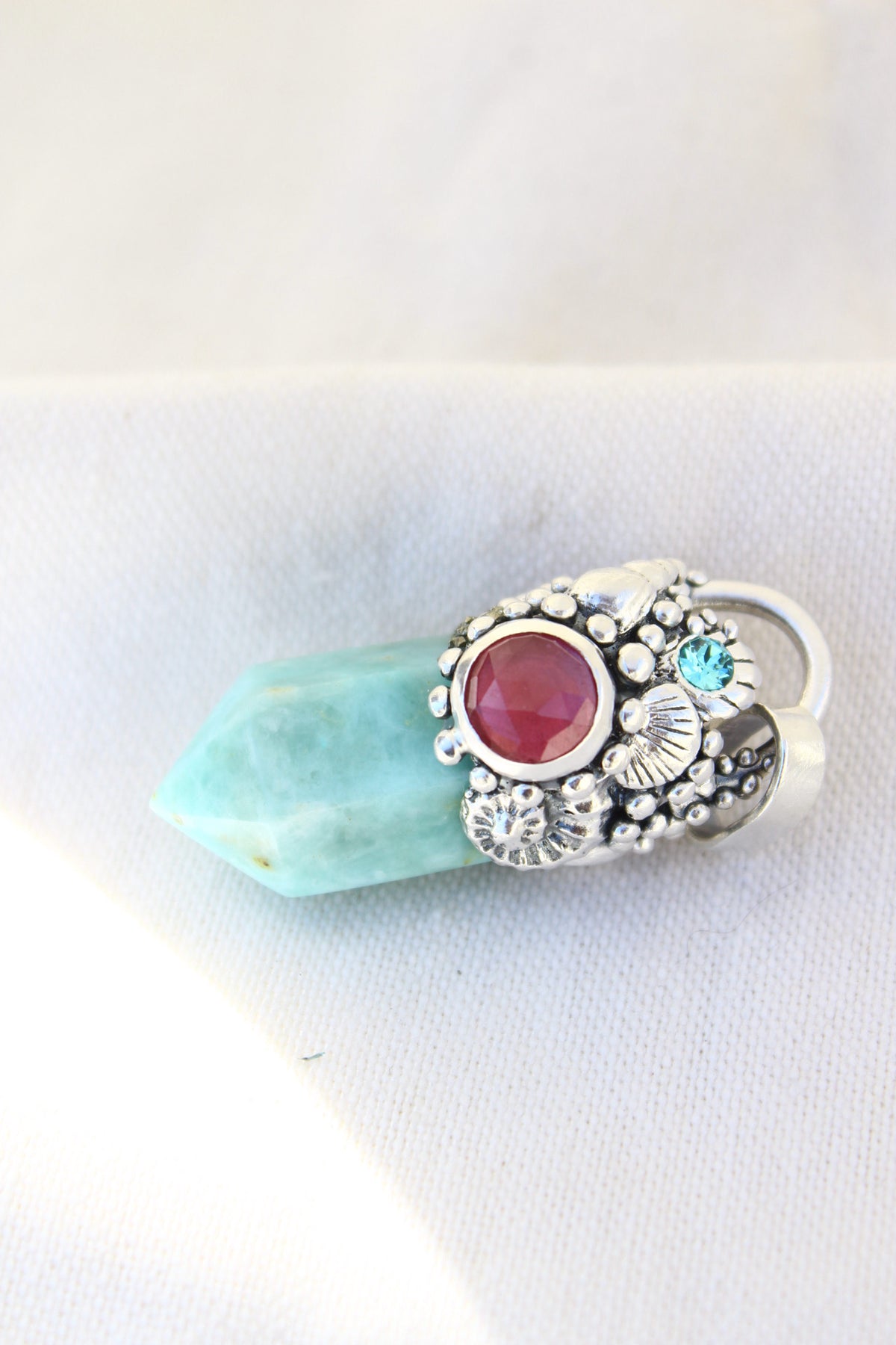 Amuleto crisoprasa y raíz de rubí