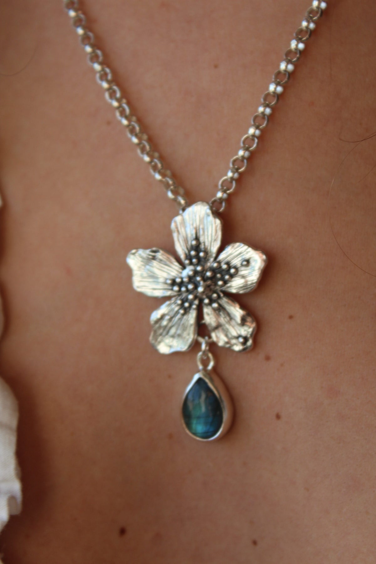 Collar flor florece labradorita