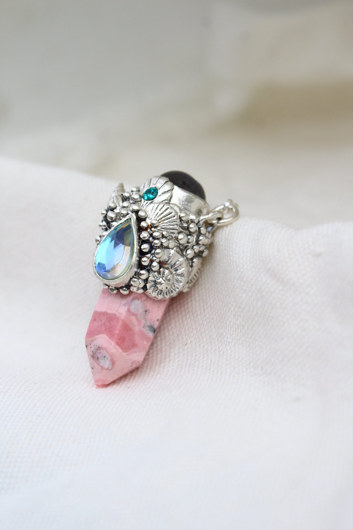 Amuleto rodonita cuarzo místico