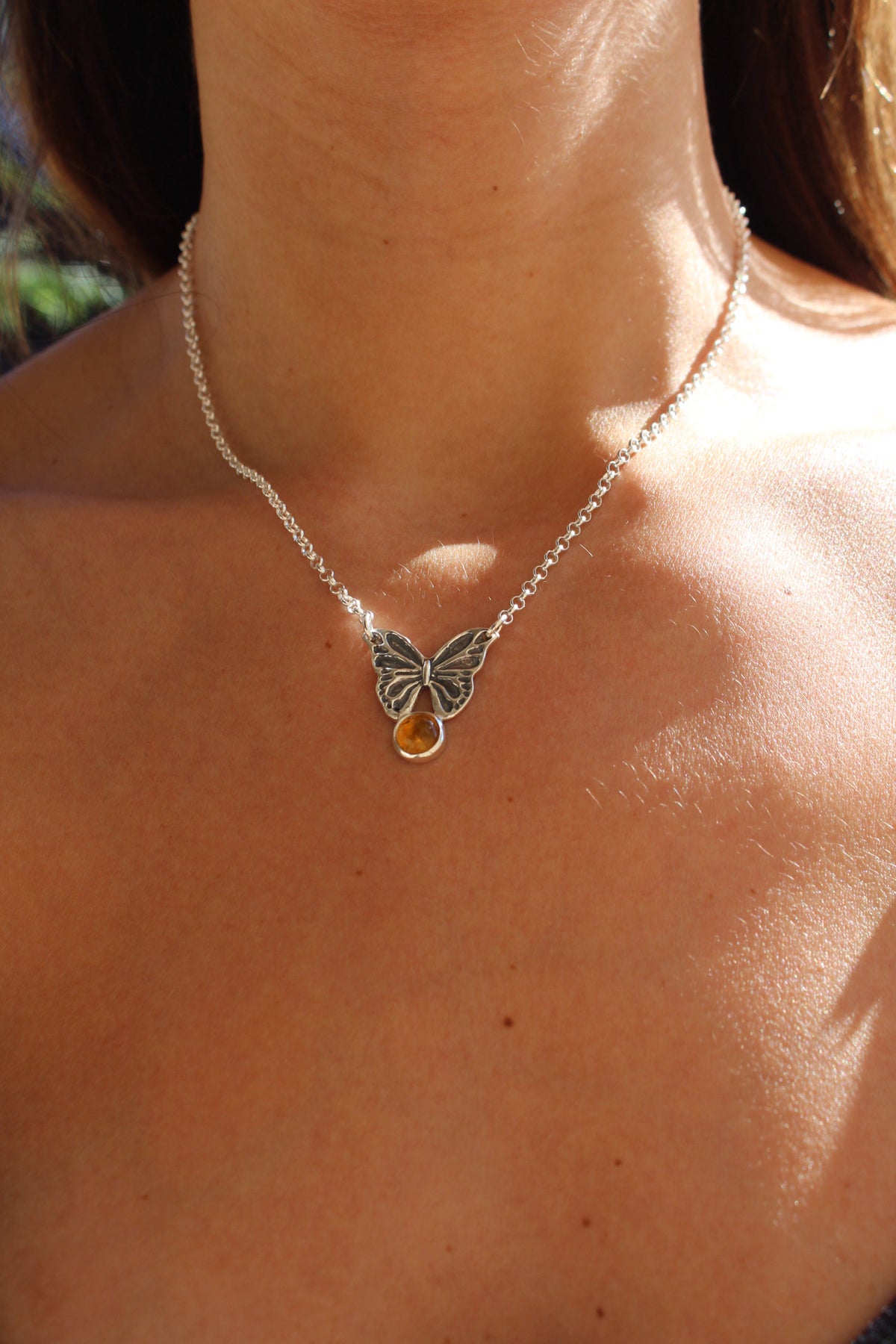 Collar mariposa citrino