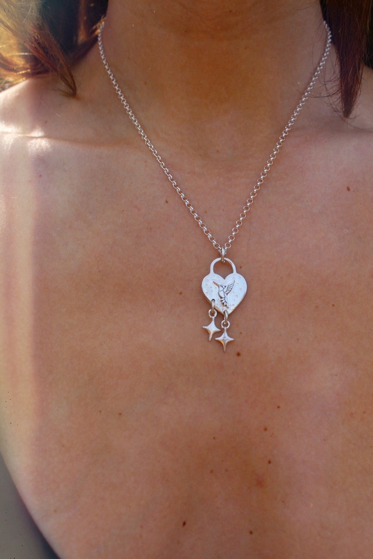 Collar corazón colibrí