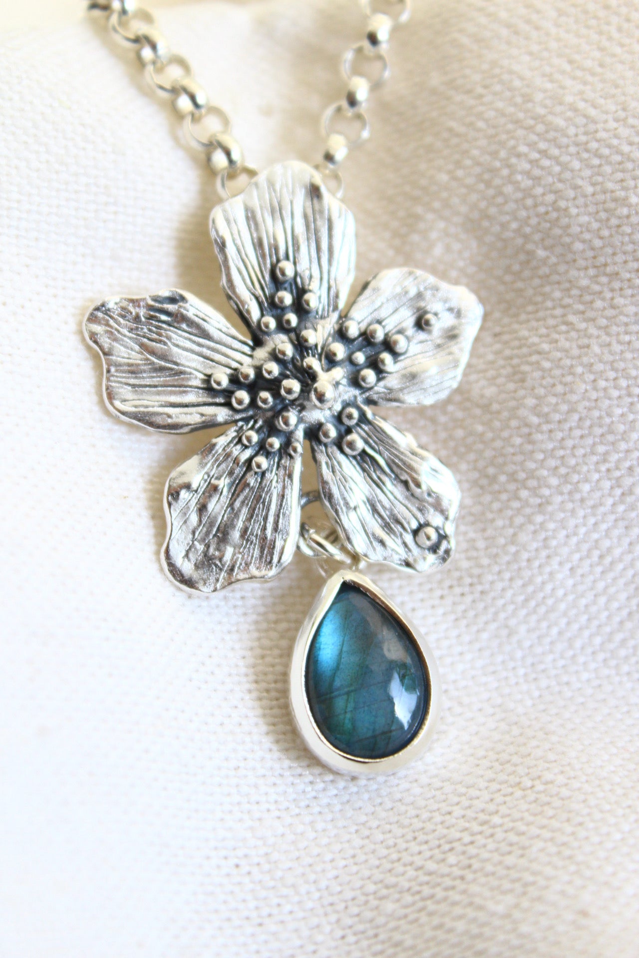 Collar flor florece labradorita