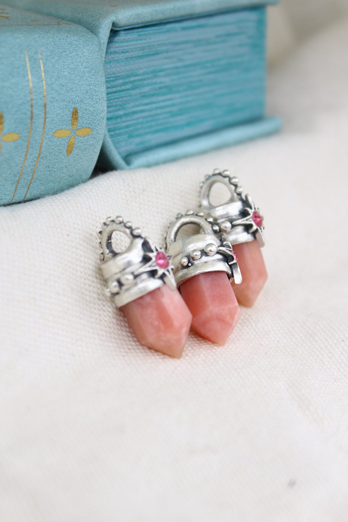 Amuleto petit ópalo rosa Lucero rosa