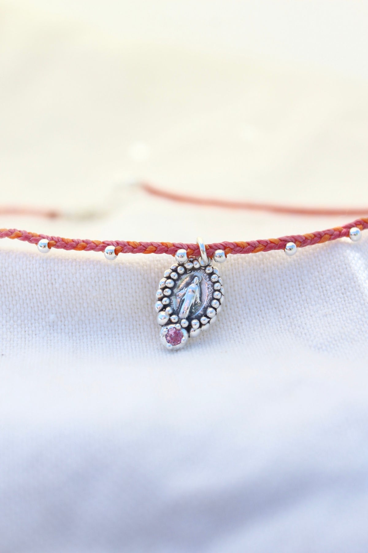 Collar virgen de los rayos naranja y rosa
