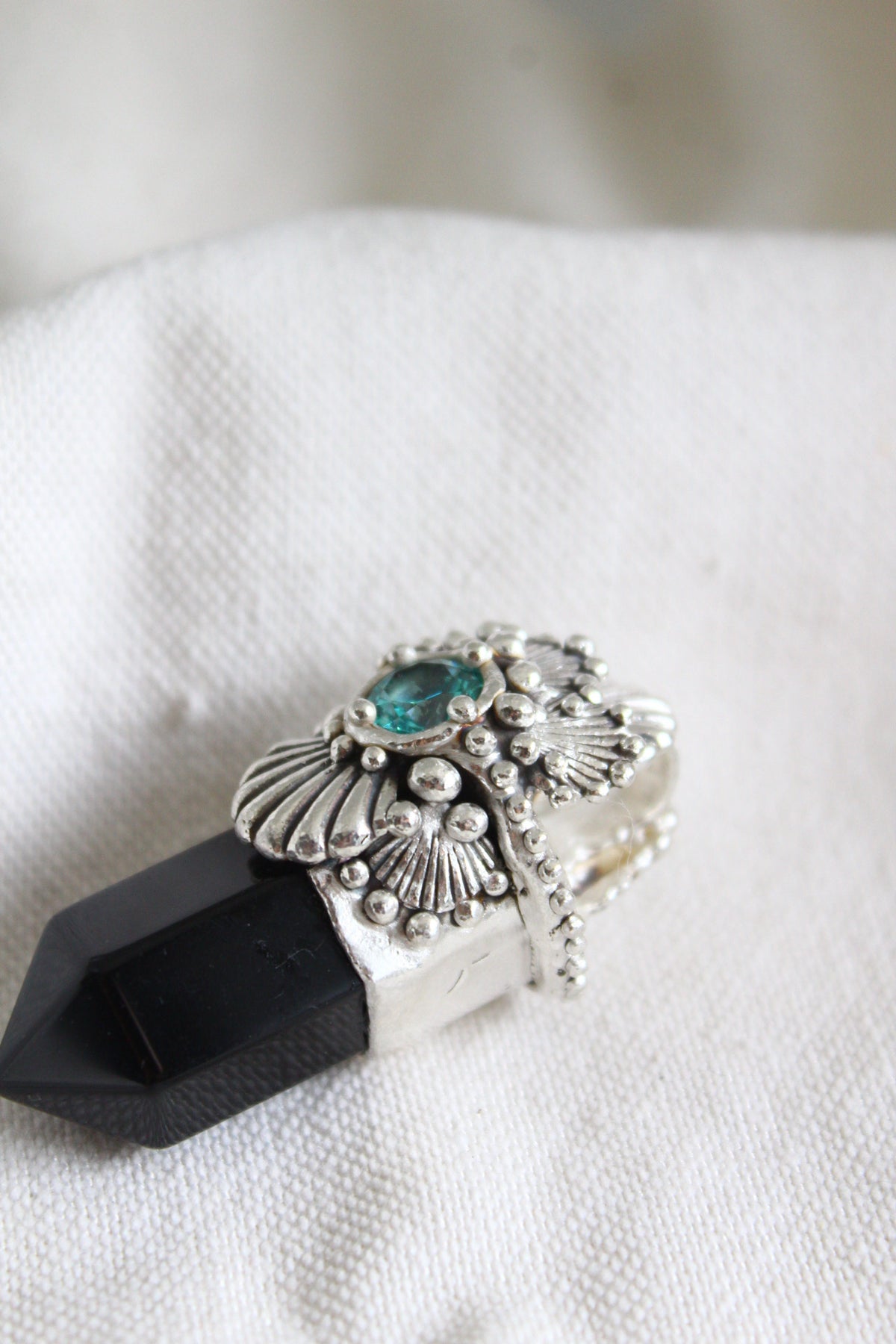 Amuleto conchas ónix negro