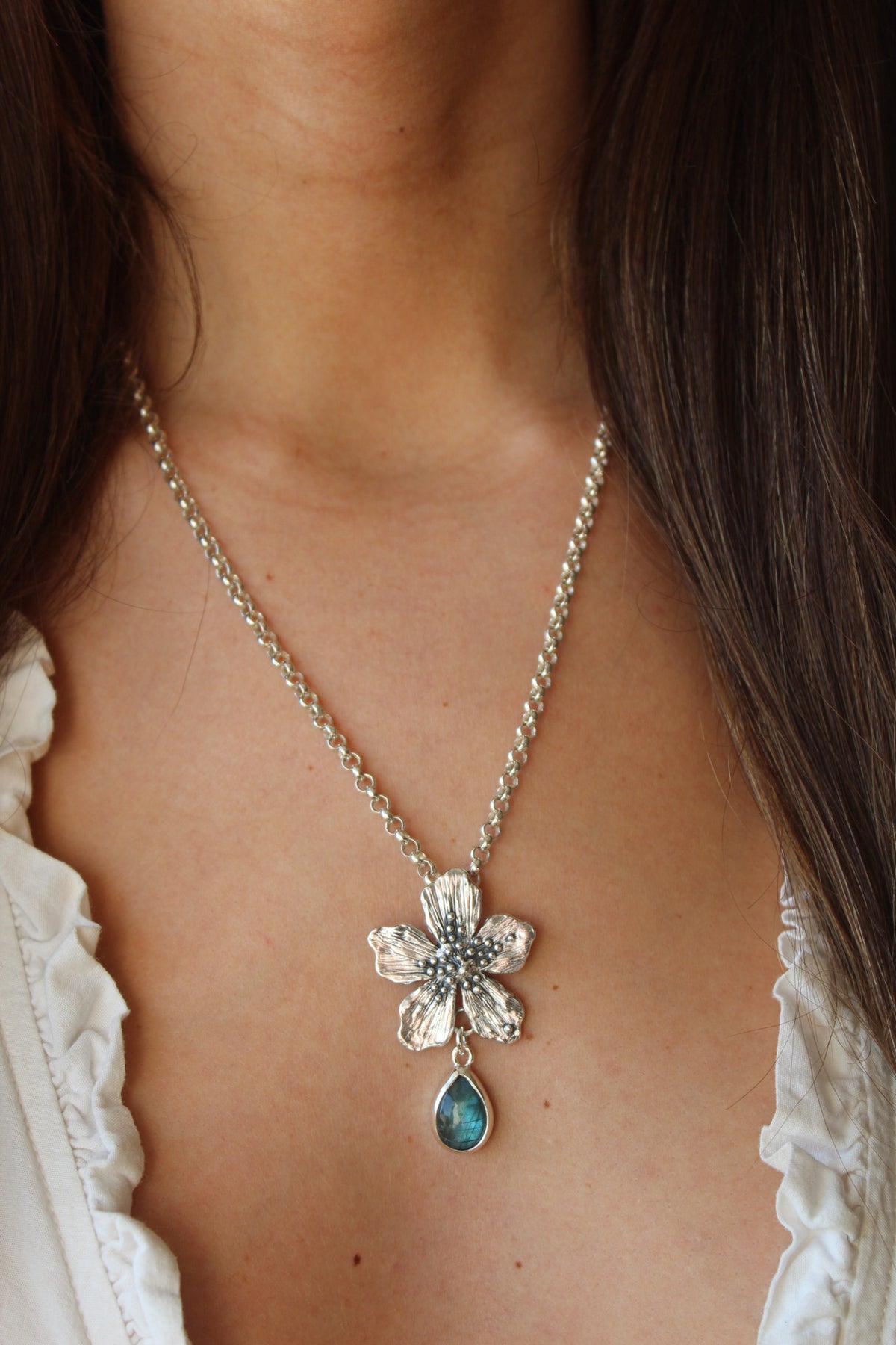 Collar flor florece labradorita