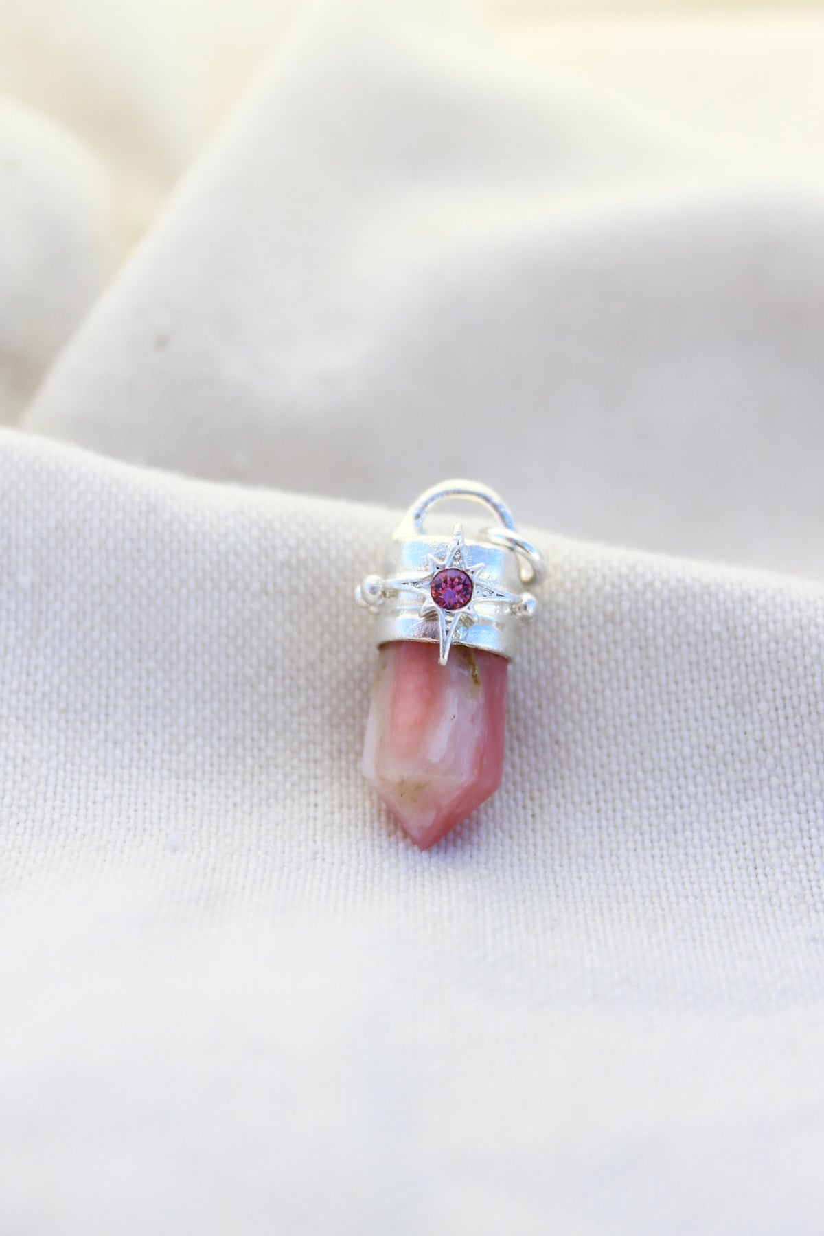 Amuleto LUCERO petit opalo rosa