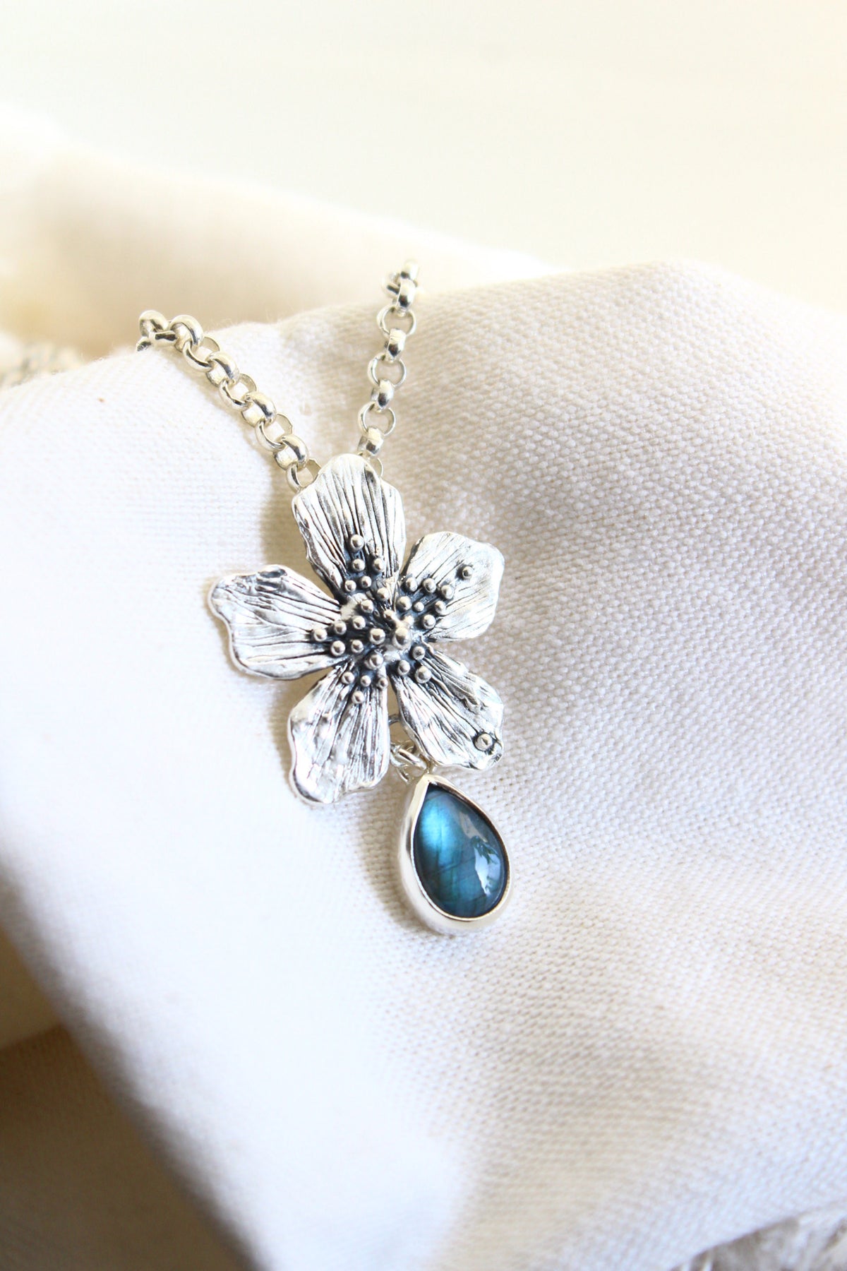 Collar flor florece labradorita