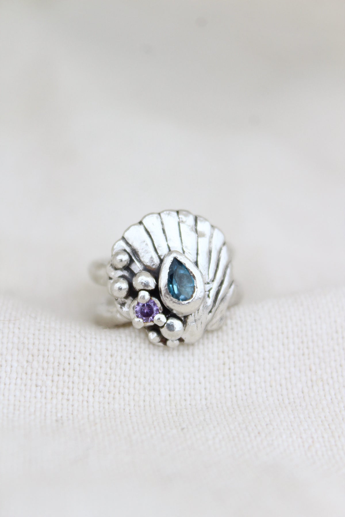 Anillo concha topacio london blue talla 12