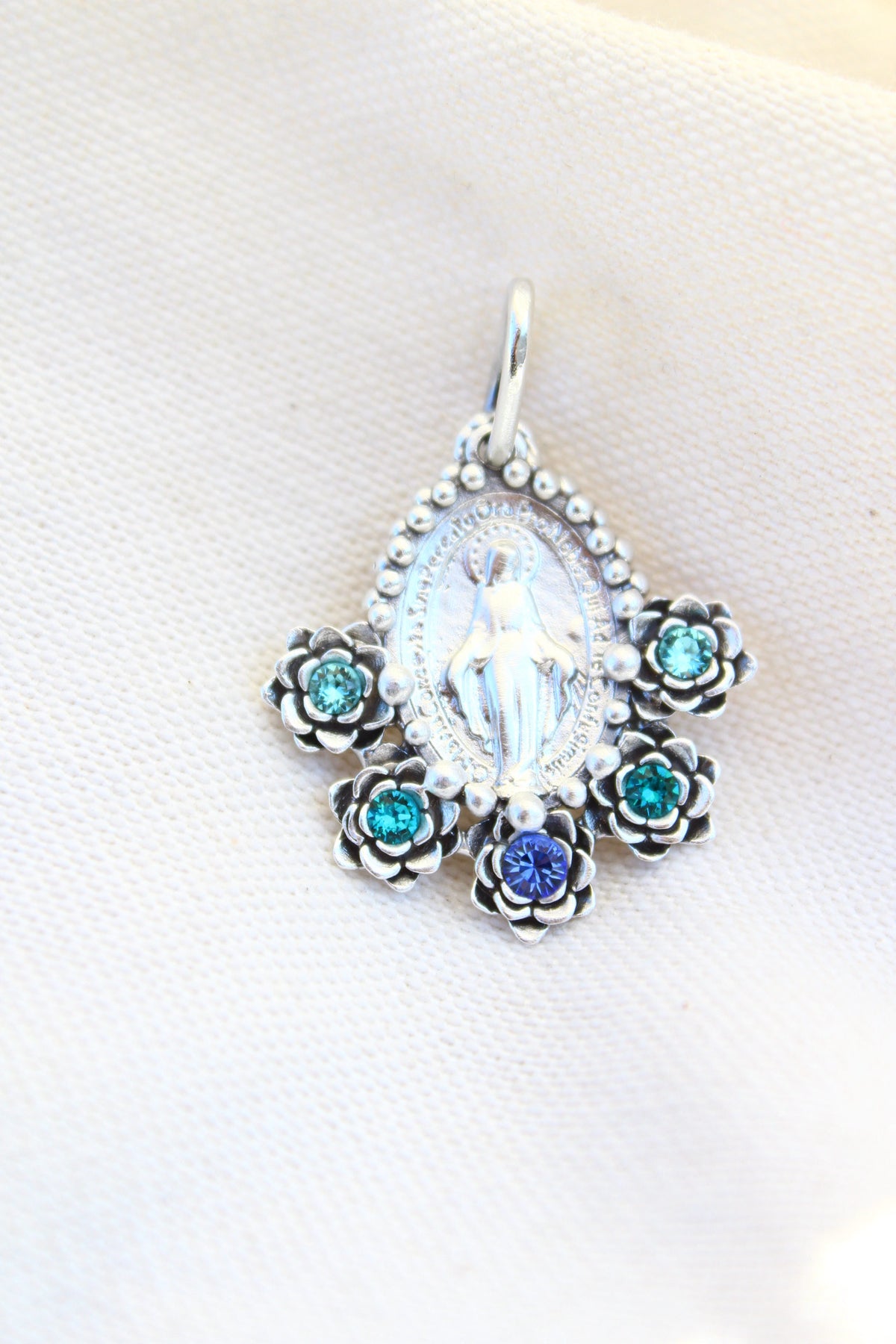 Collar Virgen de los milagros M #1