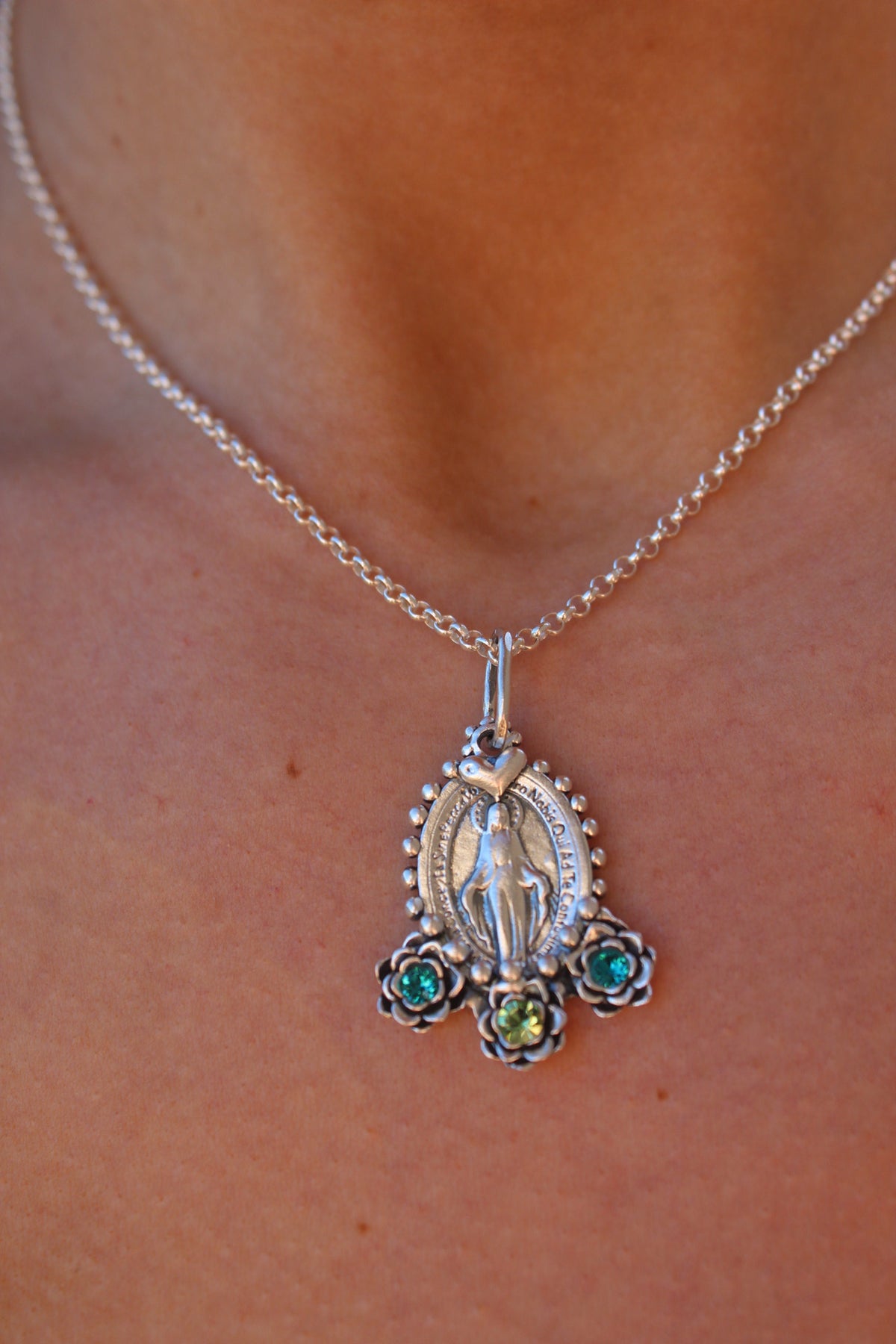 Collar virgen de los milagros #15