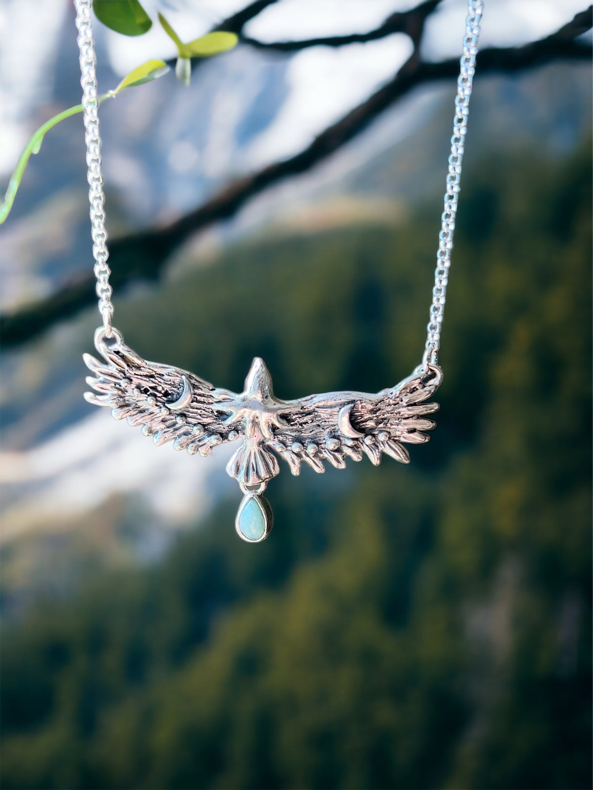 Collar águila guía