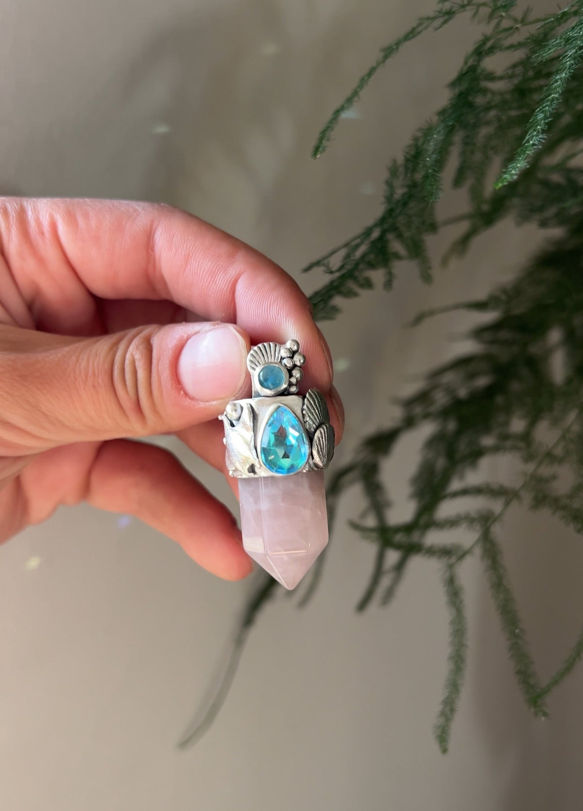 Amuleto manta cuarzo rosa