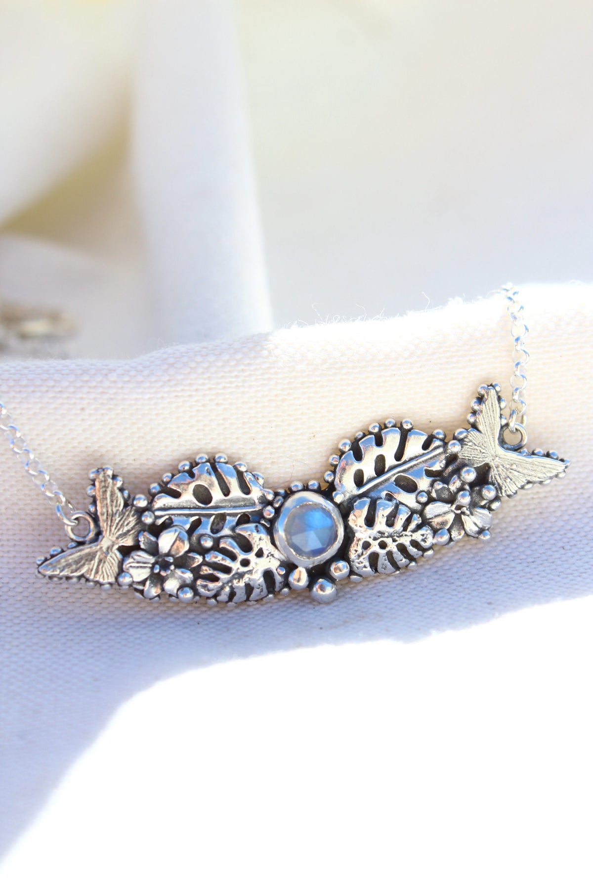 Collar Elisa piedra luna